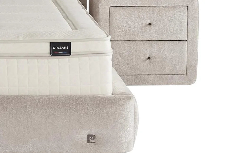 Noptiera Pierre Cardin, bej deschis, Lune