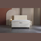 Pat Arden White în dormitor, imaginea 5