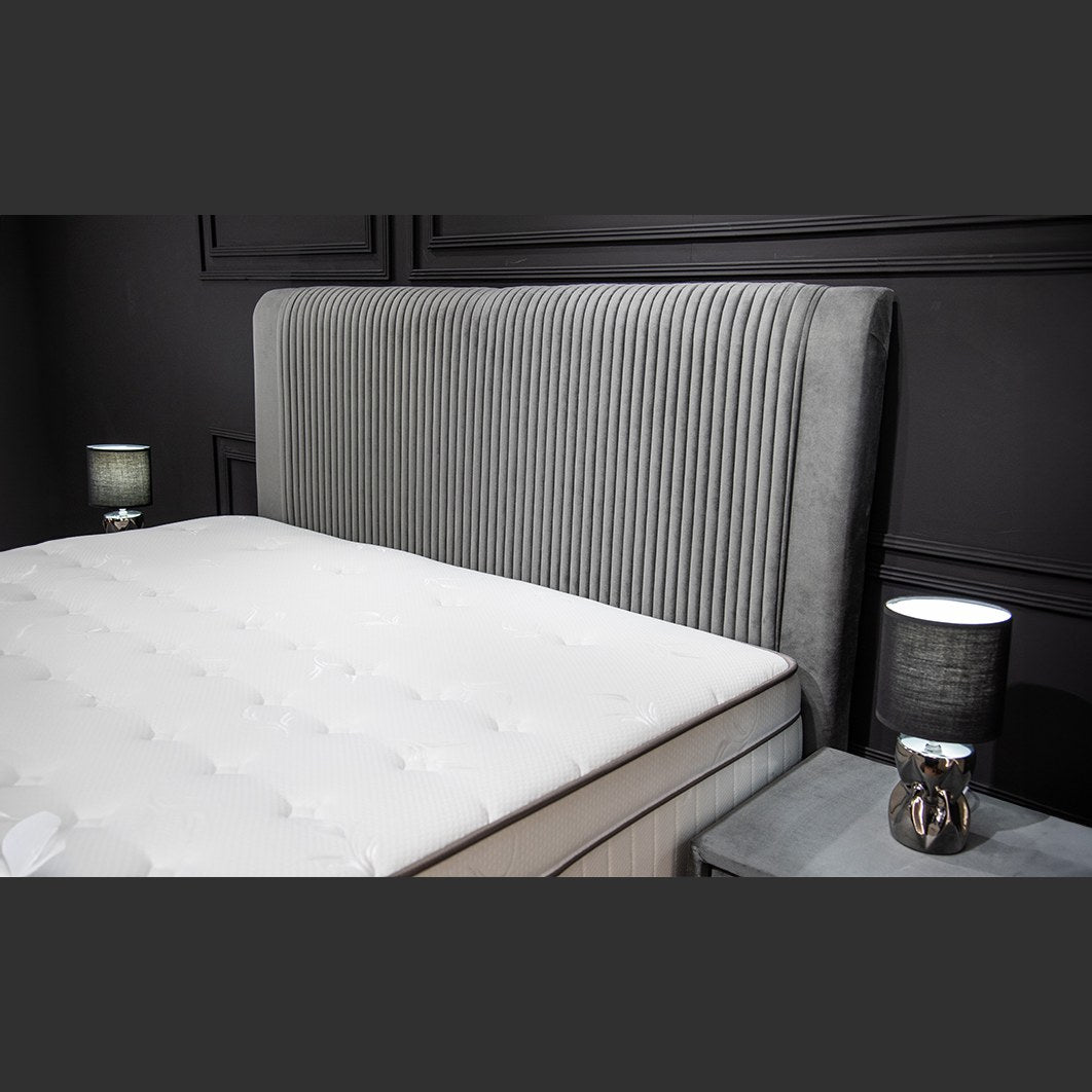 Pat Bella Grey în dormitor, imaginea 12