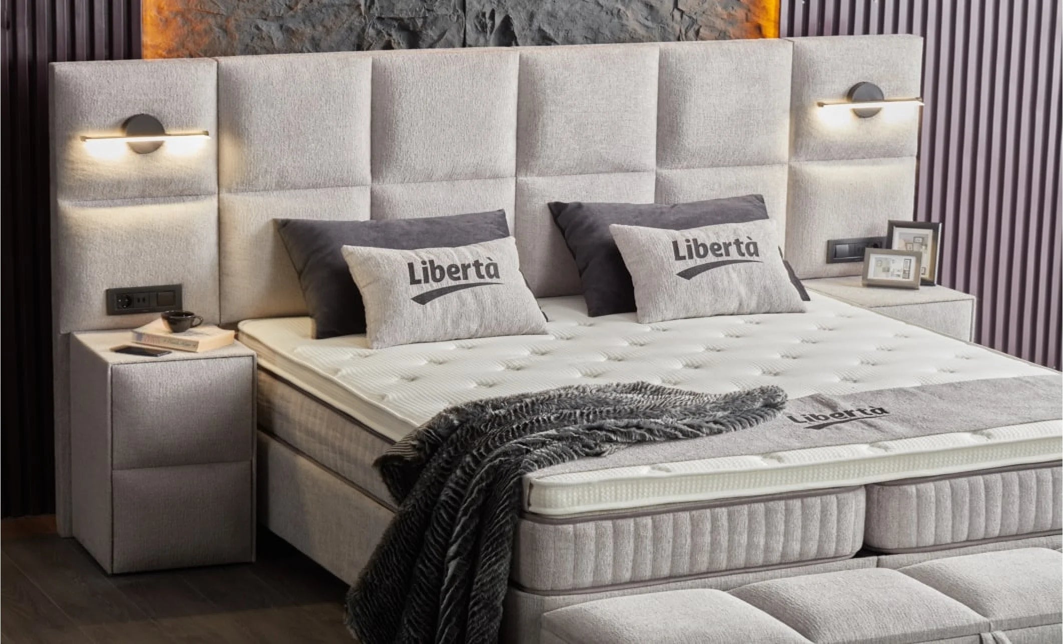 Pat tapitat Liberta, vedere 8