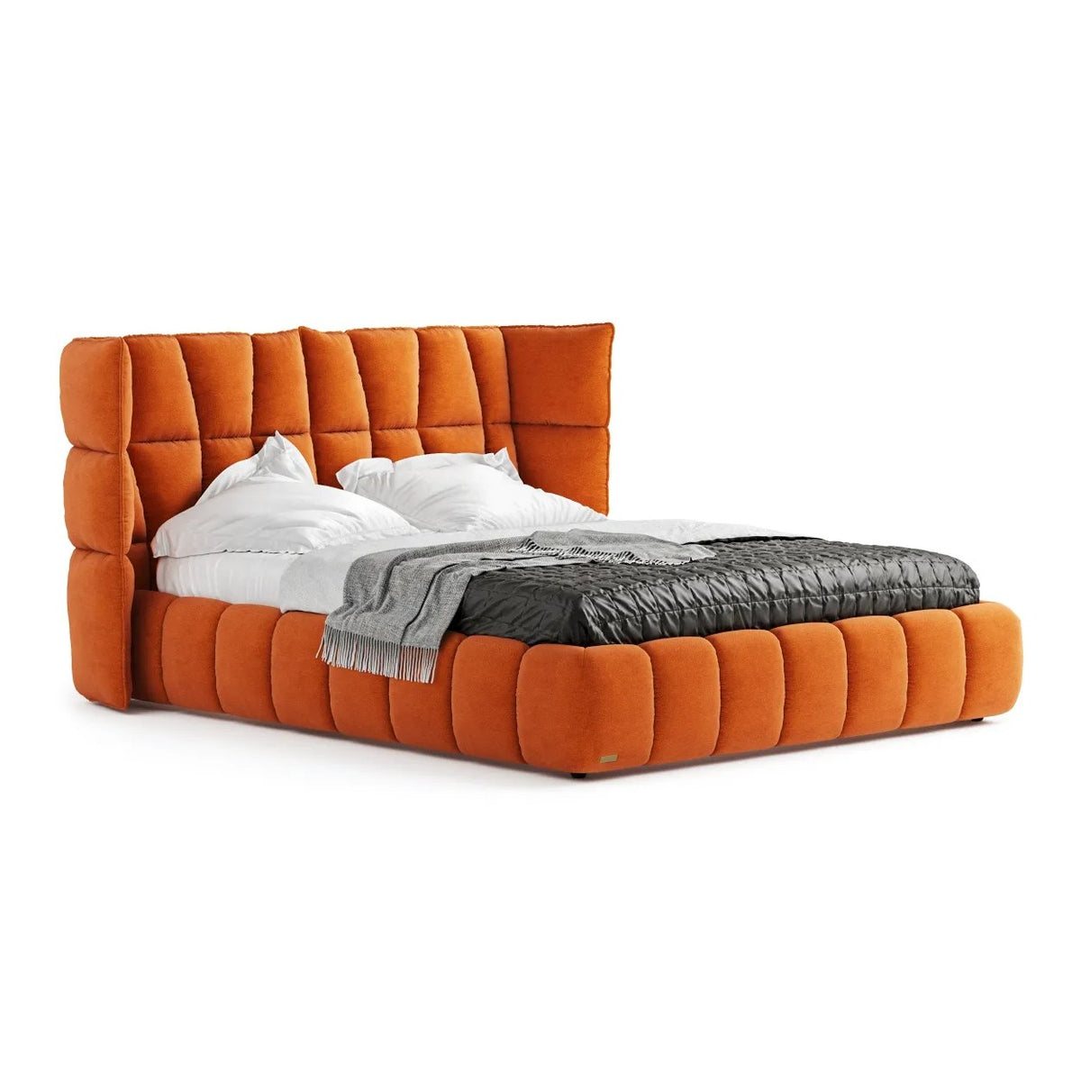 Pat Capri, vedere din față